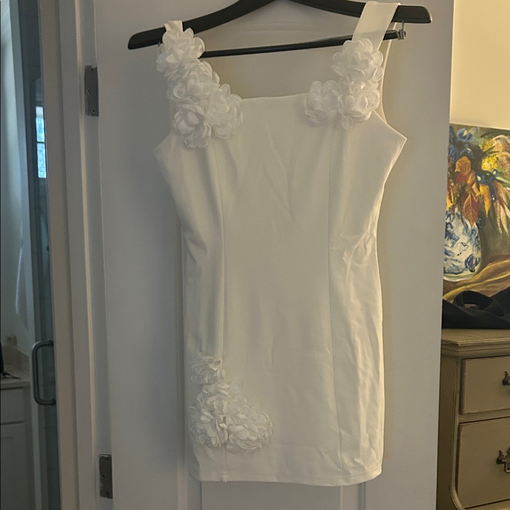 Elegant White Floral Dress